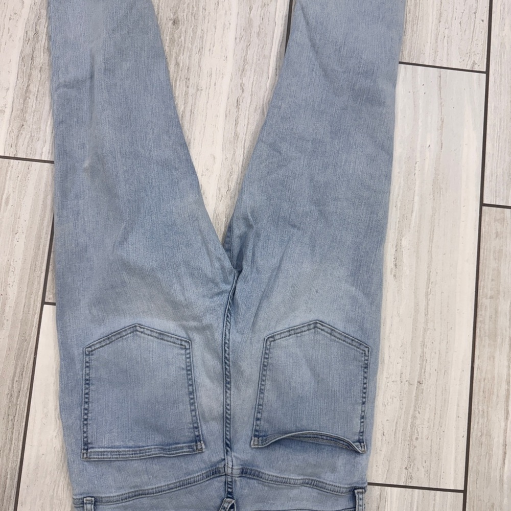 Veronica Beard Maera High-Waisted Light Blue Jeans: flattering & form fitting - Picture 8 of 9